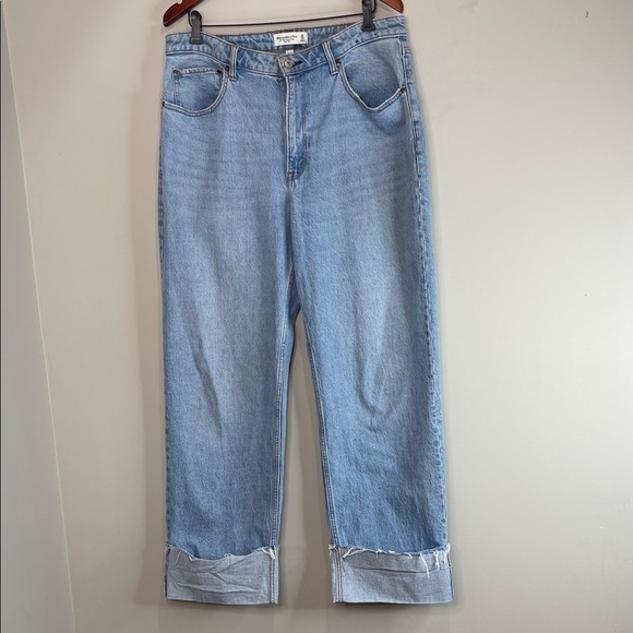 Abercrombie & Fitch Curve Love The 90s Relaxed Jean High Rise Light Wash 32 14R - Picture 2 of 11